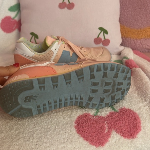 gently worn kids new balance 574 - Picture 2 of 3